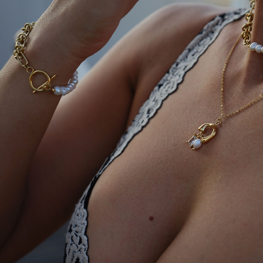 LANA PEARLS NECKLACE