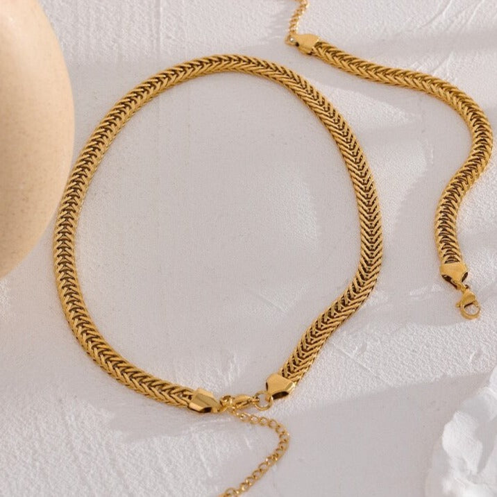 HARRISA VERGLAS NECKLACE