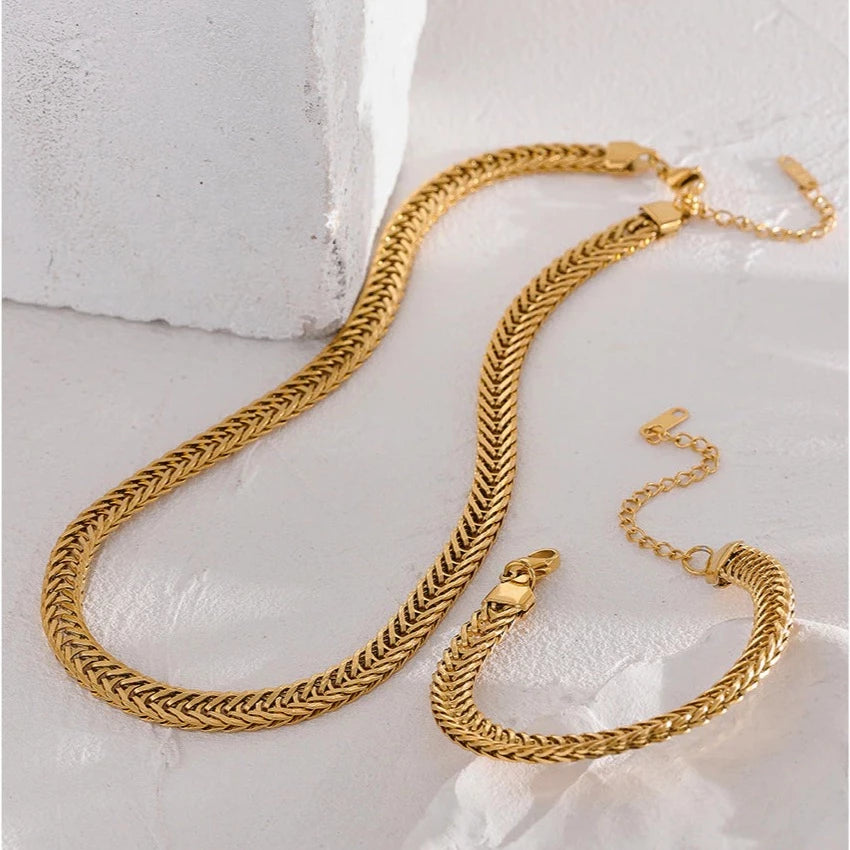 HARRISA VERGLAS NECKLACE